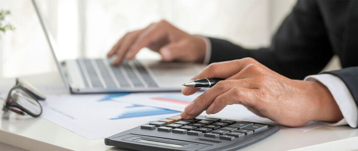Image of an accountant who is helping their customers to work more effectively by using Did They Pay in their accounts.